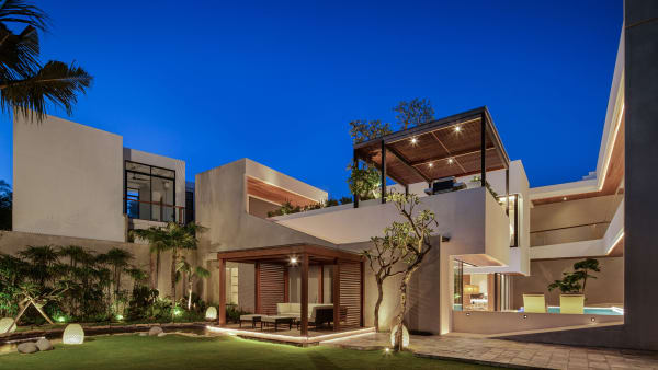 Villa Nini Elly - Villa facade at night